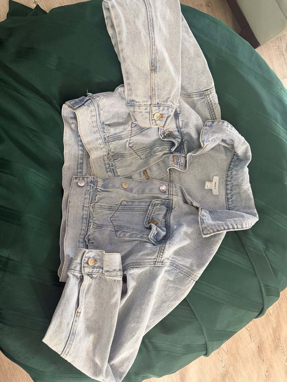 Forever 21 Light Wash Raw Hem Cropped Denim Jacket Size M